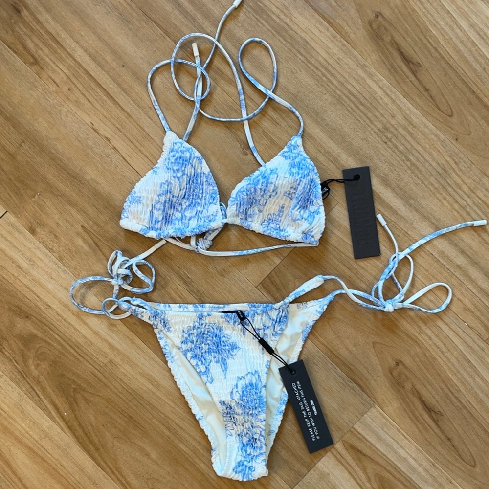 Triangl Vinca in Indigo